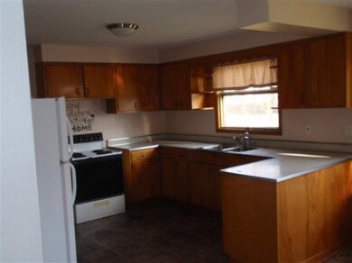 502 E Short St, Rolling Prairie, IN 46371 - photo 6