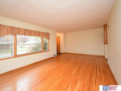 2728 S 44th St, Lincoln, NE 68506 - photo 5