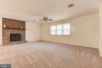 16525 Abbey Dr, Bowie, MD 20715 - photo 5
