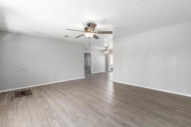 14423 Tailor Rd, Saint Robert, MO 65584 - photo 4