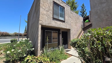 6021 Almendra Ave unit C, Bakersfield, CA 93309 - photo 2