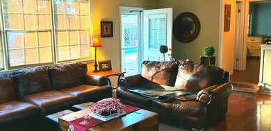 Enclosed Garage / Grand-Room