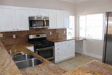 Kitchen features granite countertops & backsplash, stainless steel appliances, and reverse osmosis filtration.