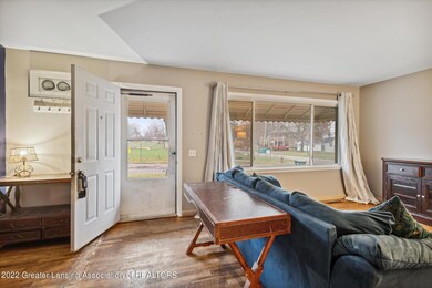 06-824-Nipp-Ave-Lansing-MI-48915-WindowS