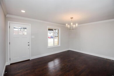 Enter in from a 17 x 5 covered front porch. You wi