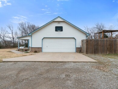 Garage entry/basketball court
