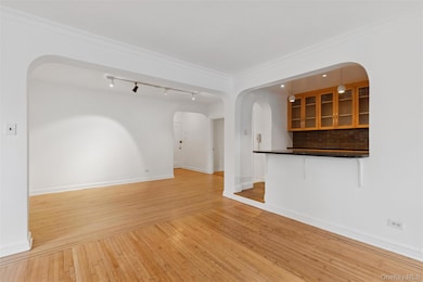 69-40 Yellowstone Blvd unit 121, Forest Hills, NY 11375 - photo 4