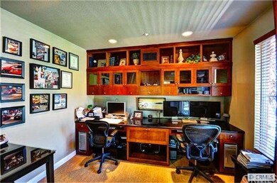 office with built-ins