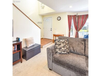 Living Room/Entrance