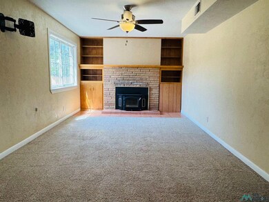 1421 N Country Club Cir, Carlsbad, NM 88220 - photo 6