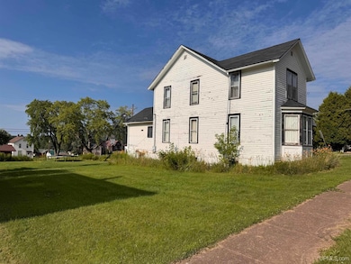 312 E Sellar St, Bessemer, MI 49911 - photo 2