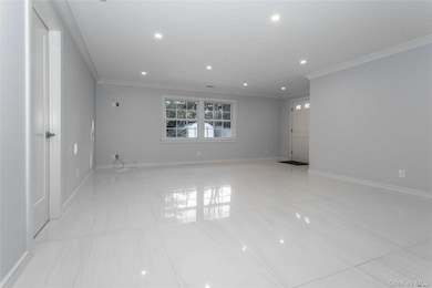 292 Acre Ln, Hicksville, NY 11801 - photo 2