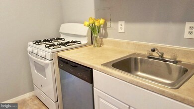 Presidential Towers unit 1718, Adelphi, MD 20783 - photo 6