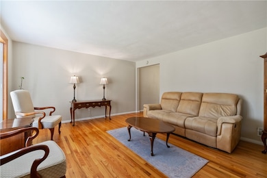 324 Tassel Ln, Pittsburgh, PA 15236 - photo 4