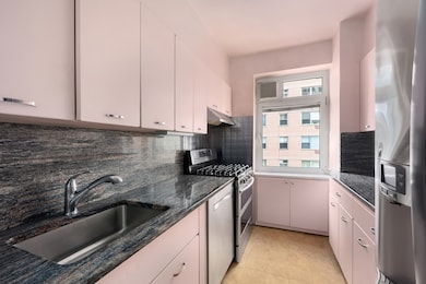 Cannon Point South Apartments unit SOUTH7C, New York, NY 10022 - photo 3