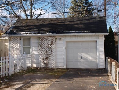 Detached garage