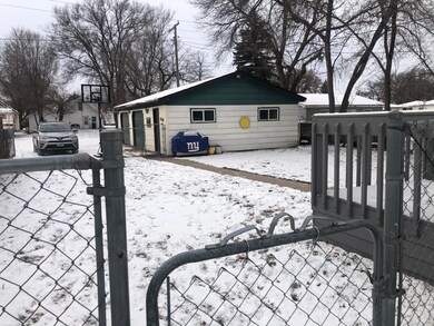 508 8th Ave SE, Jamestown, ND 58401 - photo 4