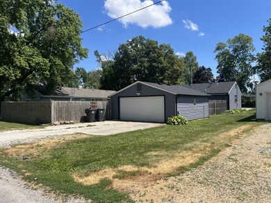 908 Timmons Dr, Tuscola, IL 61953 - photo 6