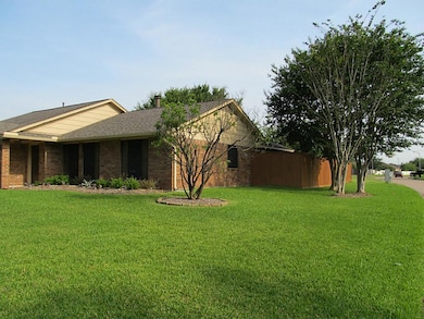 7902 Log Hollow Dr, Houston, TX 77040 - photo 2
