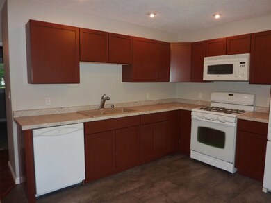 131 Westerfield Rd, Davenport, IA 52806 - photo 7