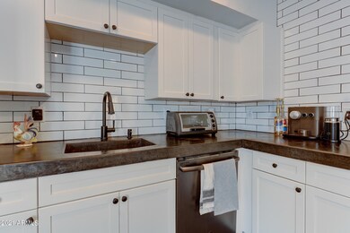 1662 W 7th Ave-11