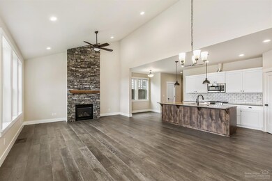 4133 SW 42nd St, Redmond, OR 97756 - photo 4