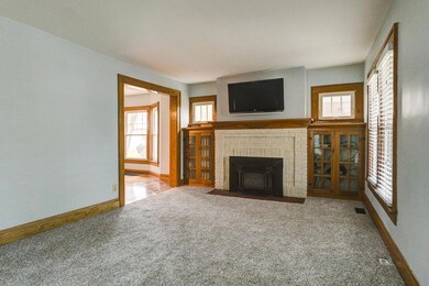 6_210_Chatham_Living Room
