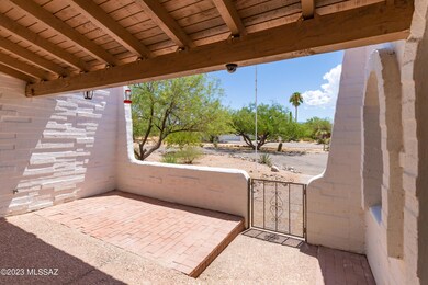 2785_N_Placita_Copan-Courtyard