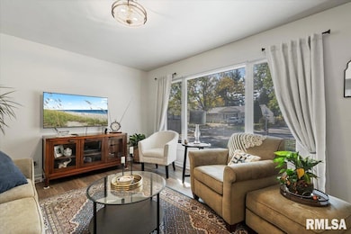 1219 16th St, Bettendorf, IA 52722 - photo 3