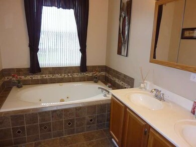 988 Viewpoint Dr, Lake In the Hills, IL 60156 - photo 7