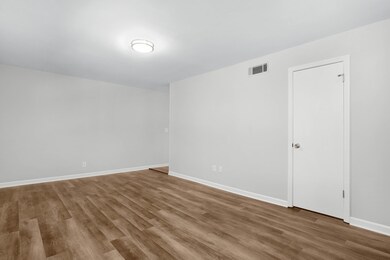 22 - 3608 Taft Hwy - Interior