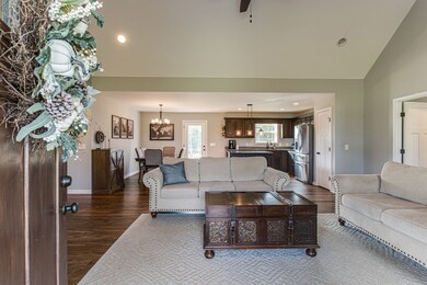 111 Qualls Ln, Shelbyville, TN 37160 - photo 5