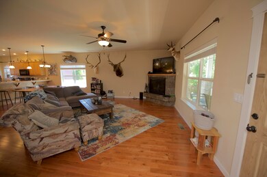 1619 NW Hickory Place, Redmond, OR 97756 - photo 5