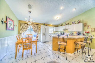 Eating Space in Kitchen - Dining Table, Breakfast 