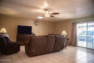 10418N106thAve_FamRm-2