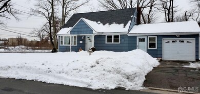 615 Clinton Ave, Middlesex, NJ 08846 - photo 2