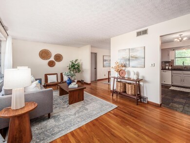 1524 Fahlander Dr N, Columbus, OH 43229 - photo 4