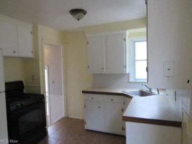 17401 Mapleboro Ave, Maple Heights, OH 44137 - photo 4