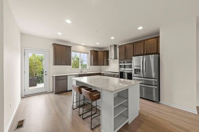 939 Coletta Cir, Naperville, IL 60563 - photo 4