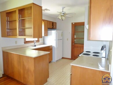 103 W 5th St, Hoyt, KS 66440 - photo 2