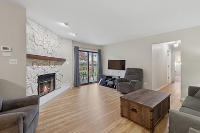 724 Maplewood Ct unit 34B, Willowbrook, IL 60527 - photo 2