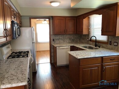 GORGEOUS NEW QUARTZ COUNTERS, CHERRY CABINETS, NEW