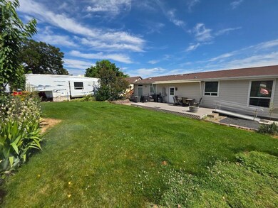 624 Dufur Ave, Maupin, OR 97037 - photo 6