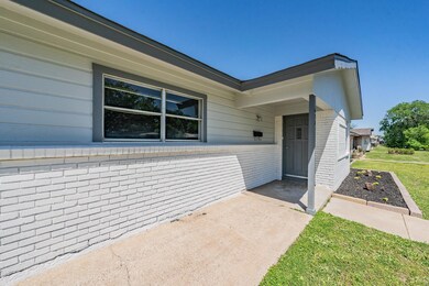 672 W Cedar St, Hurst, TX 76053 - photo 2