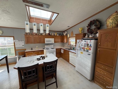 256 Fox Chase Blvd, Grand Blanc, MI 48439 - photo 5