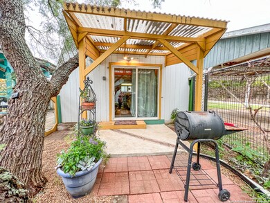 1741 Valley Dr unit B, Canyon Lake, TX 78133 - photo 4