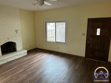 3561 SW Cambridge Ave, Topeka, KS 66614 - photo 5