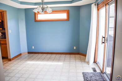 4427 SW Colly Creek Dr, Topeka, KS 66610 - photo 4