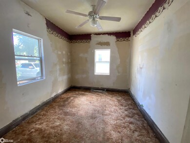 902 West St, Shenandoah, IA 51601 - photo 2