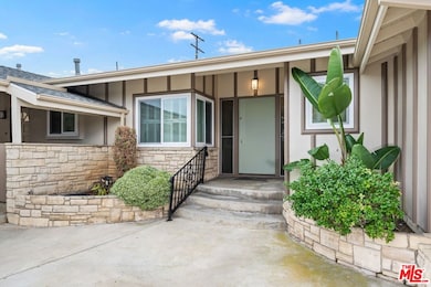 6204 S Corning Ave, Los Angeles, CA 90056 - photo 4